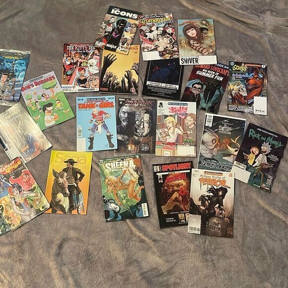 Other - Comic book bundle